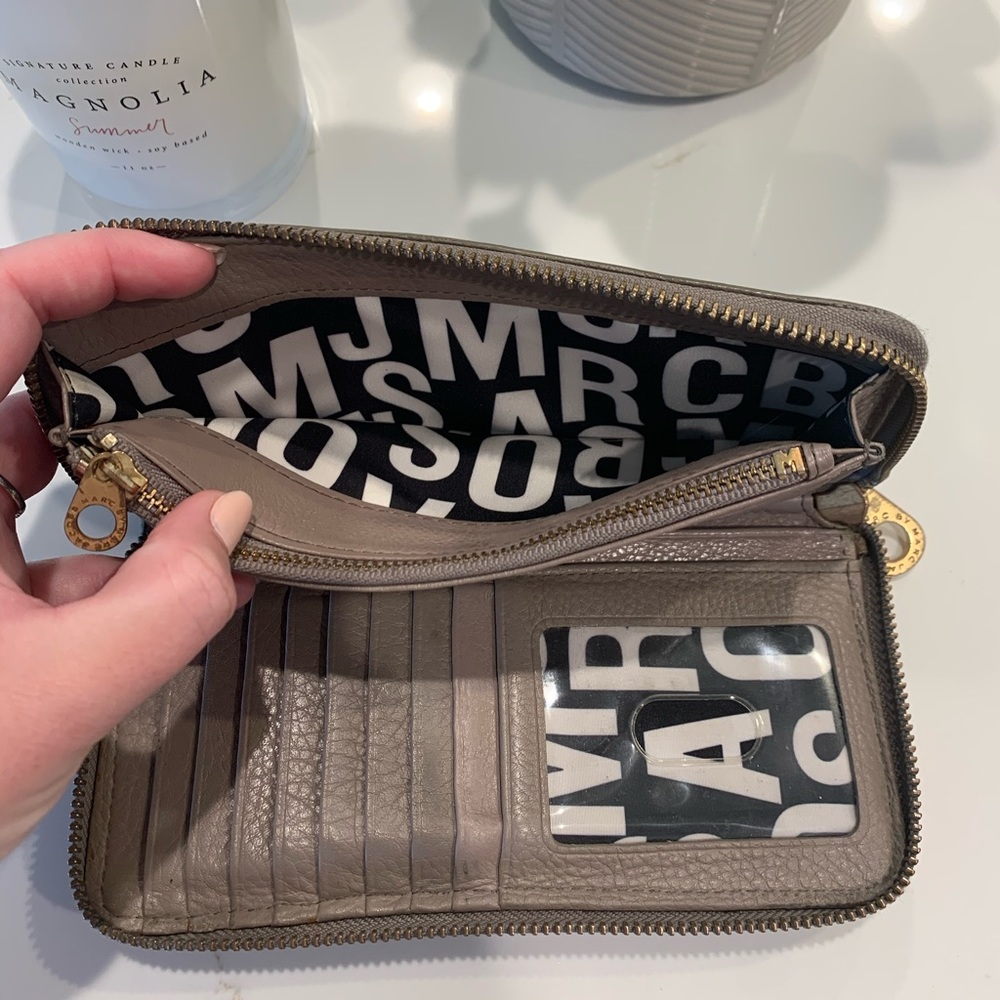 Marc Jacobs Zipper Wallet - Picture 10 of 11